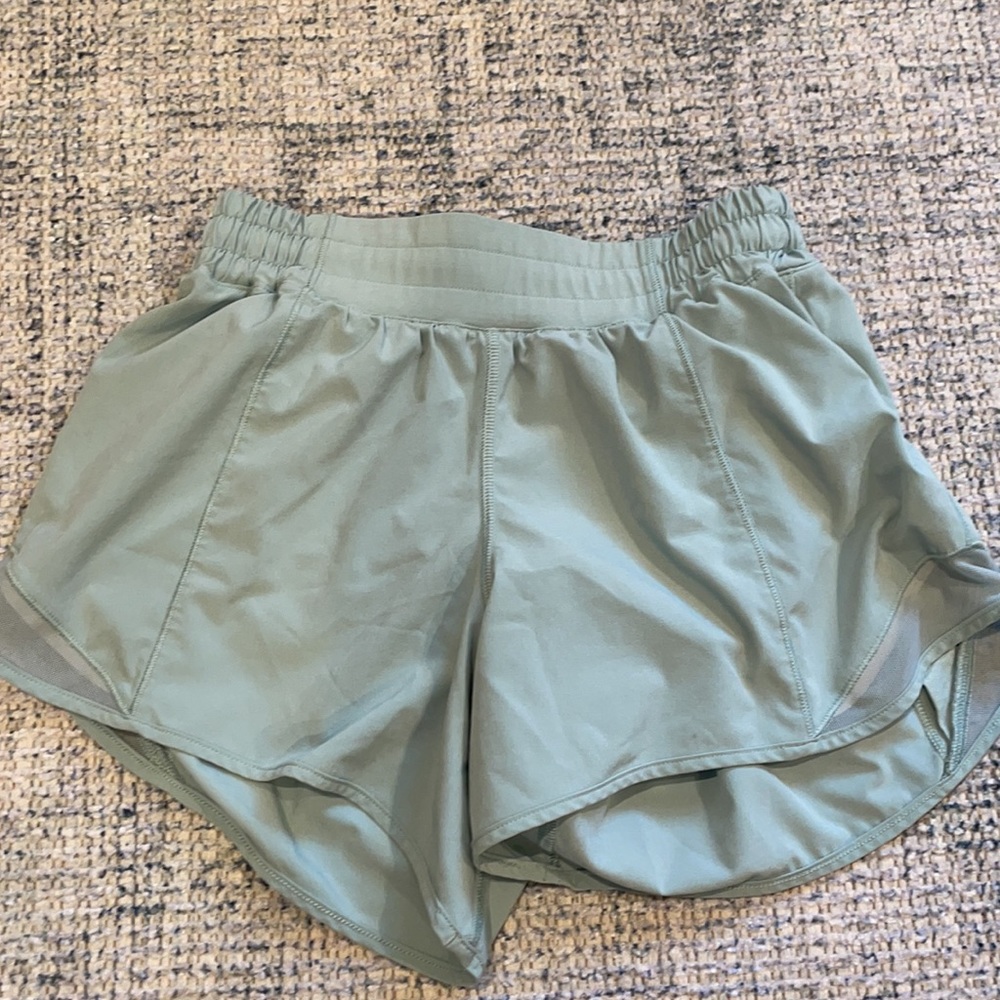 Lululemon 4" Hotty Hot shorts Size 4